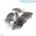 ����̾�[ferrynsona] IRIS BROOCH