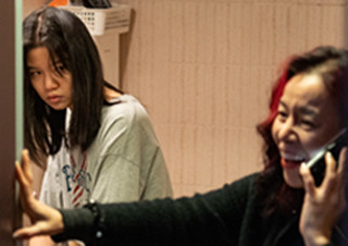 [김소미의 혼자 영화관에 갔어] 그들 각자의 팬티와 고통 - <같은 속옷을 입는 두 여자> | YES24 채널예스