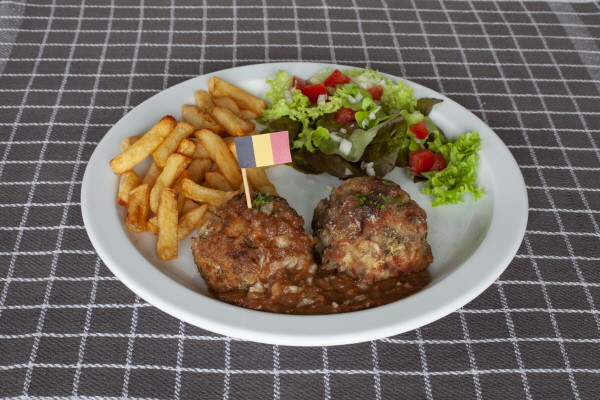 Meatballs Belgian Style with parsley and onions 1.jpg