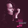 Trijntje Oosterhuis (트레인티어 오스테르하위스) - Everchanging Times [투명 블루 컬러 2LP]