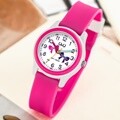 큐앤큐 핑크 화이트 아날로그 캐주얼 리본 캐릭터 방수 학습 큐티 리본 어린이시계 VS59J-002Y