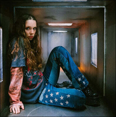 Holly Humberstone (홀리 험버스톤) - The Walls Are Way Too Thin [LP]