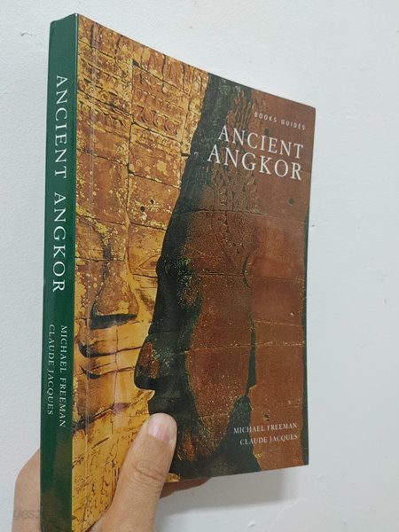 ANCIENT ANGKOR | Michael Freeman, Claude Jacques, RIVER BOOKS, 2011