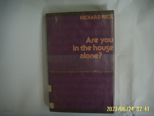 RICHARD PECK / THE VIKING PRESS. 외국판 / Are You in the House Alone -사진.꼭 상세란참조