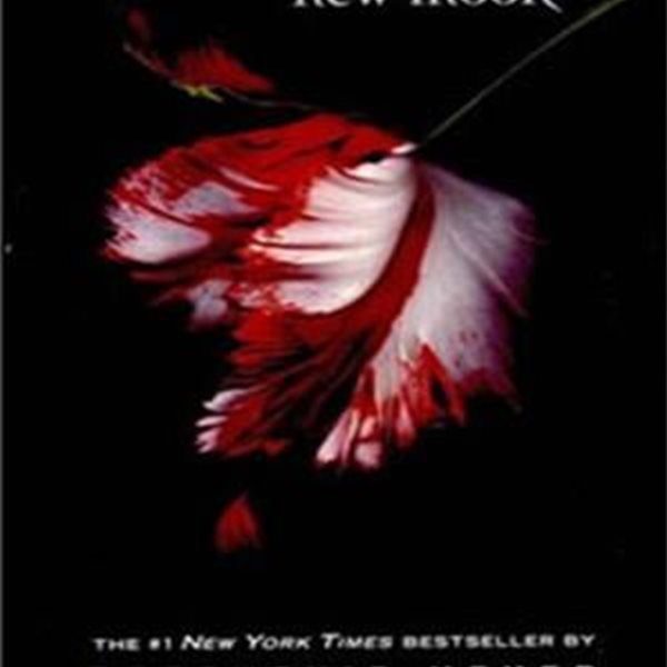 New Moon (International Edition, Paperback) (The Twilight Saga Book 2)