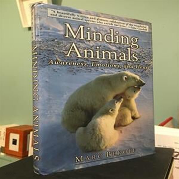 Minding Animals: Awareness, Emotions, and Heart