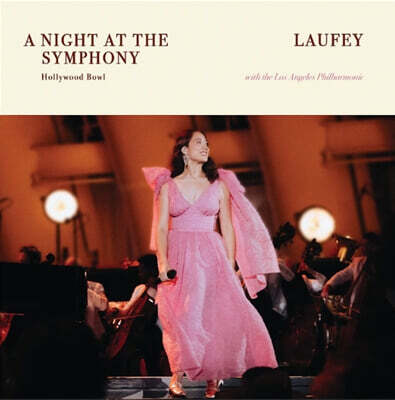 Laufey (라이베이) - A Night At The Symphony: Hollywood Bowl [블루레이]