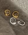 [925 Silver] Wavy one touch earrings