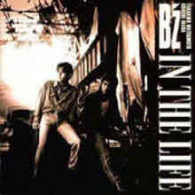 B'z (비즈) ／In The Life (일본수입/bmcr64)
