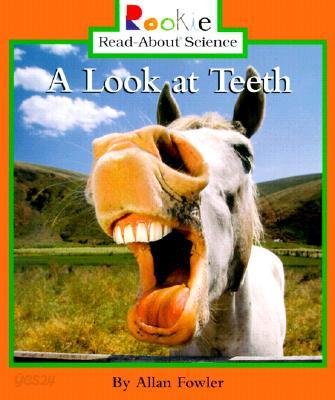 A Look at Teeth (Rookie Read-About Science: Animal Adaptations &amp; Behavior)