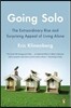 Going Solo: Going Solo: The Extraordinary Rise and Surprising Appeal of Living Alone