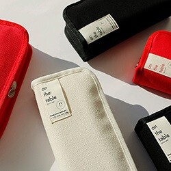 on the table 펜케이스