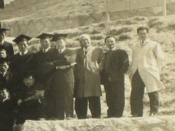 서라벌에술대학 제6회 졸업생 일동 (4293년) 1960년 3월 12일 졸업사진