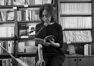 김뉘연 시인의 책장