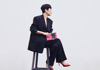 '난다시편' 김민정 시인