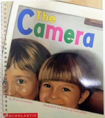 The Camera | Dina anastasio, Scholastic, 2002 (링제본되어 있음)