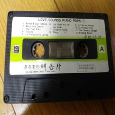 LOVE SOUNDS PIANO POPS 1982 īƮ 