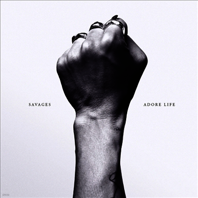 Savages — Adore Life 앨범 커버