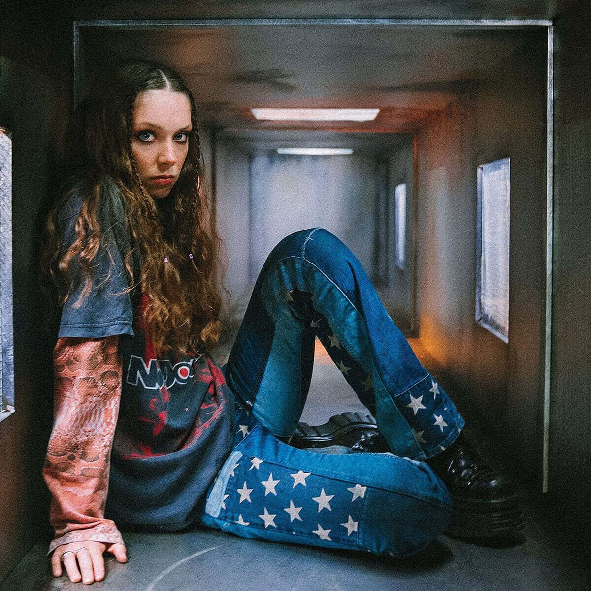 Holly Humberstone (홀리 험버스톤) - The Walls Are Way Too Thin (EP)