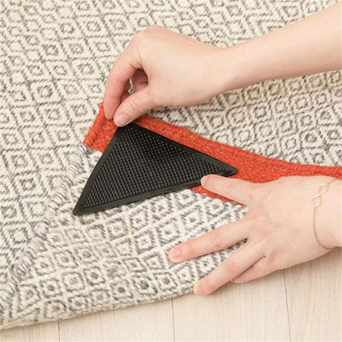 NPL 매트 밀림 미끄럼 방지패드 4P [카페트 러그 매트리스 쇼파 침대 밀림방지 미끄럼방지 스티커 테이프]