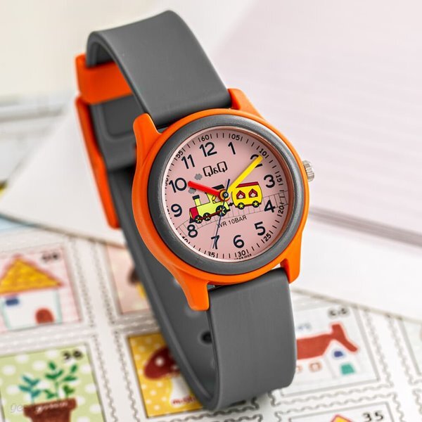 큐앤큐 그레이 오렌지 아날로그 캐주얼 기차 캐릭터 방수 학습 어린이시계 VS59J-008Y