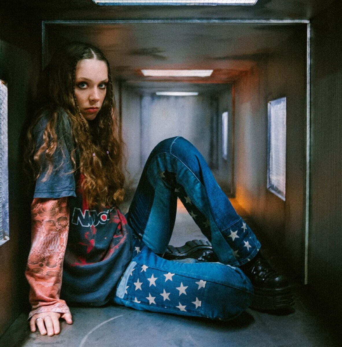 Holly Humberstone (홀리 험버스톤) - The Walls Are Way Too Thin [LP]