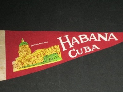 HABANA CUBA Capitol Building  쿠바 국회의사당 건물이 보이는 빈티지 깃발 쿠바 하바나 깃발