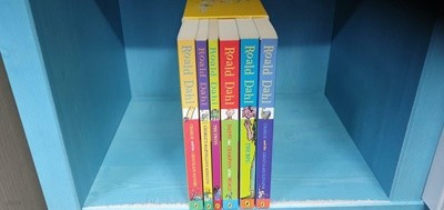 Roald Dahl‘s Scrumdidlyumptious Story Collection / 사용안된 책입니다  속지 조금의 빛바램외