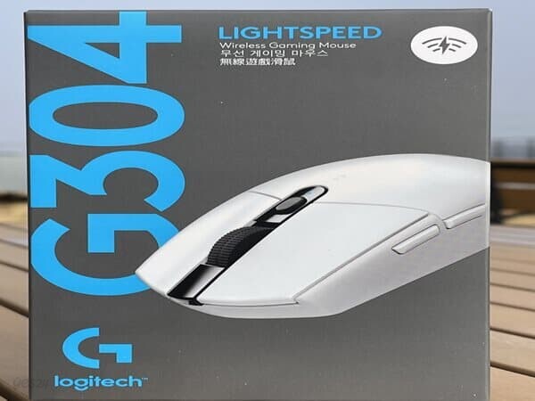 프로 로지텍 G304 LightSpeed 무선 게이밍 마우스 화이트
