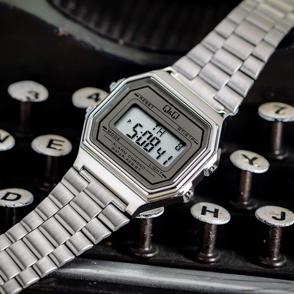 큐앤큐 G17A-002JY 사각 빈티지 패션 남녀공용 커플 메탈 전자 디지털 손목시계