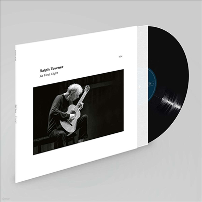 Ralph Towner — At First Light 앨범 커버