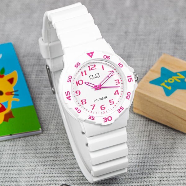 큐앤큐 V07A-003VY 아날로그 화이트 핑크 어린이 초등학생 방수 학습 손목시계