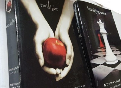 twilight + breaking dawn /(두권/Stephenie Meyer/하단참조)