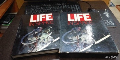 LIFE IN SPACE (실사진 첨부/ 상품설명 참조)코믹갤러리