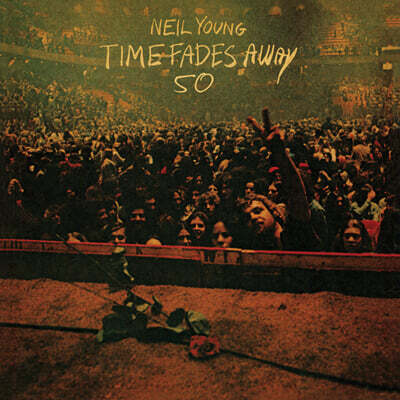 Neil Young — Time Fades Away 50 앨범 커버