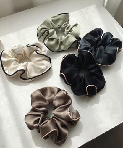 line scrunchie