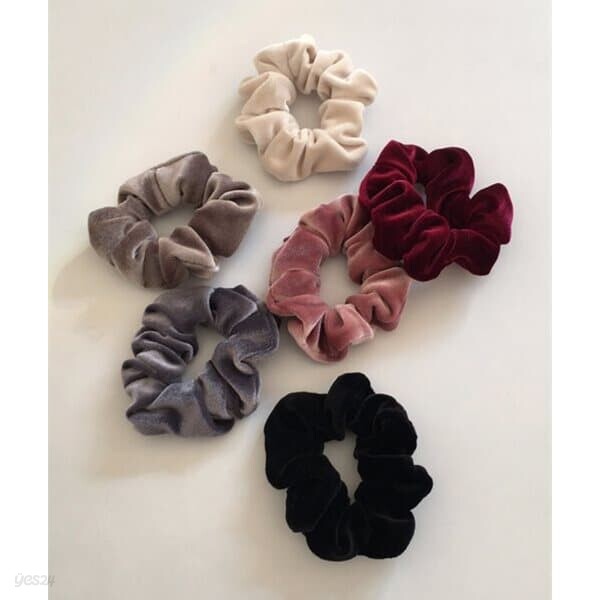 mini velvet scrunchie