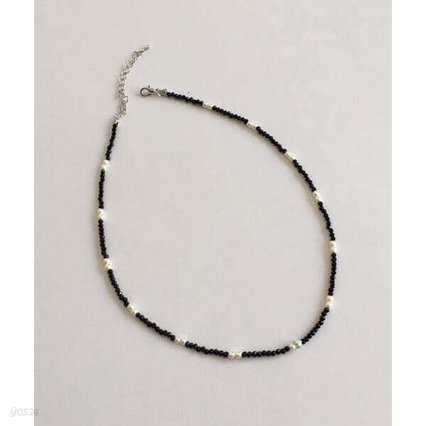 black & pearl beads necklace