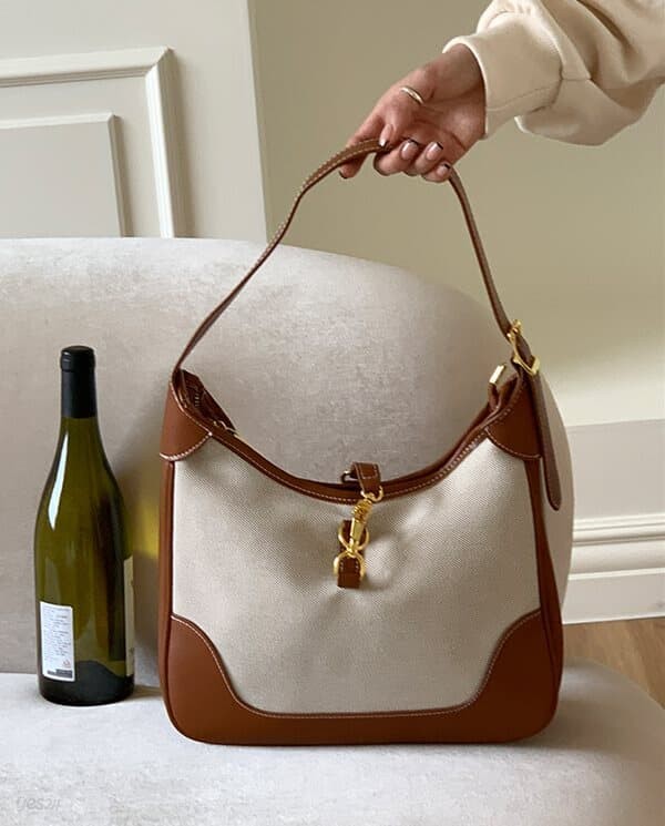 Leche canvas shoulder bag