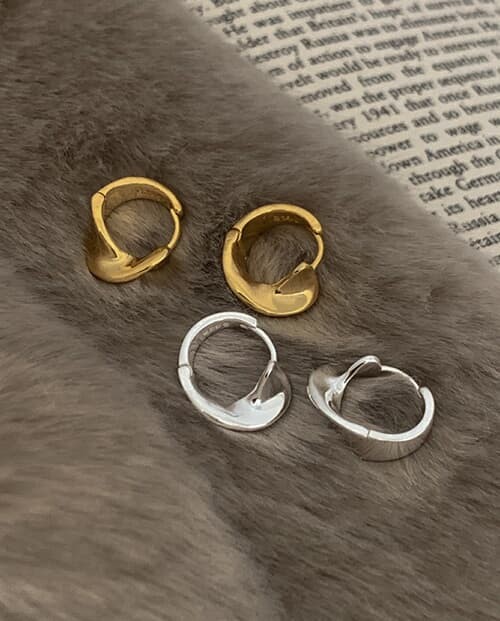 [925 Silver] Wavy one touch earrings