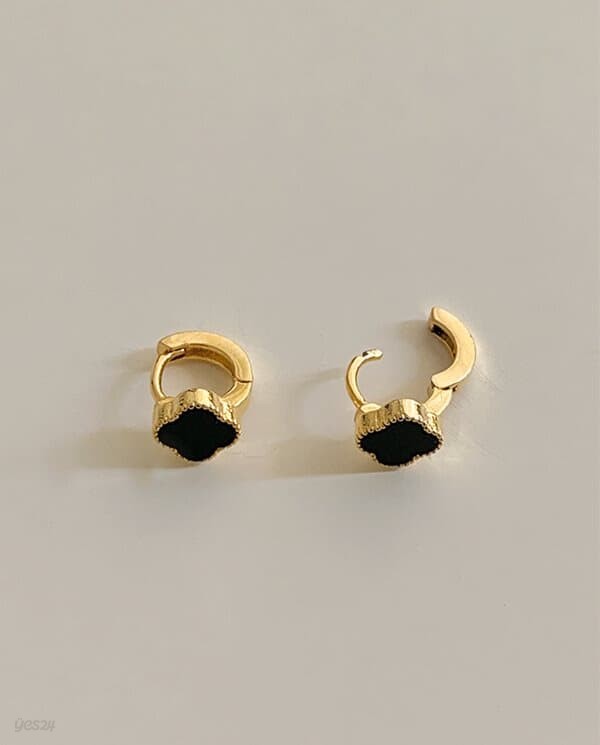 Gold Clover Earrings E 111