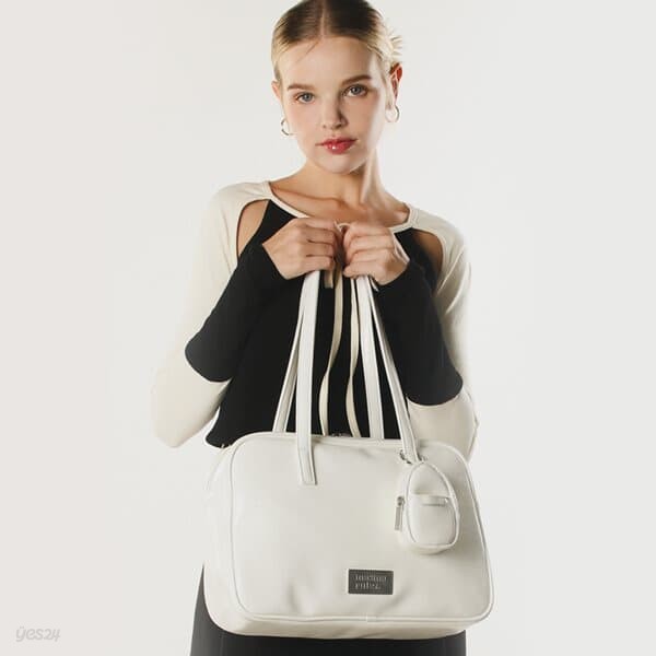 304 leather pouch shoulder bag _ White