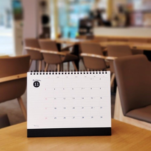 ̾  Scheduler Desk Calendar  2025