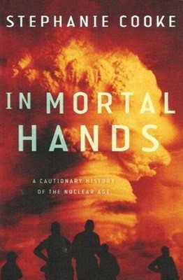 In Mortal Hands: A Cautionary History of the Nuclear Age (Paperback)