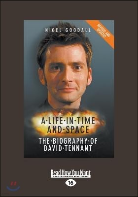 A Life in Time and Space: The Biography of David Tennant (Large Print 16pt)