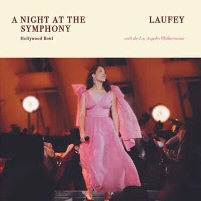 Laufey — A Night At The Symphony: Hollywood Bowl 앨범 커버