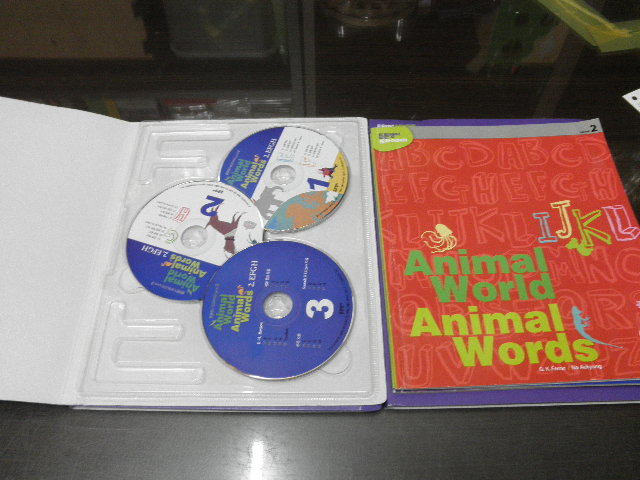 ưư  ANIMAL WORLD