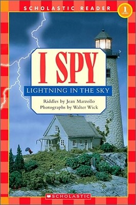 I Spy Lightning in the Sky (Scholastic Reader, Level 1): I Spy Lightning in the Sky