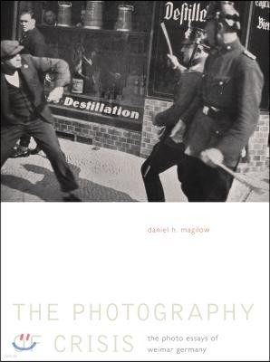 The Photography of Crisis: The Photo Essays of Weimar Germany