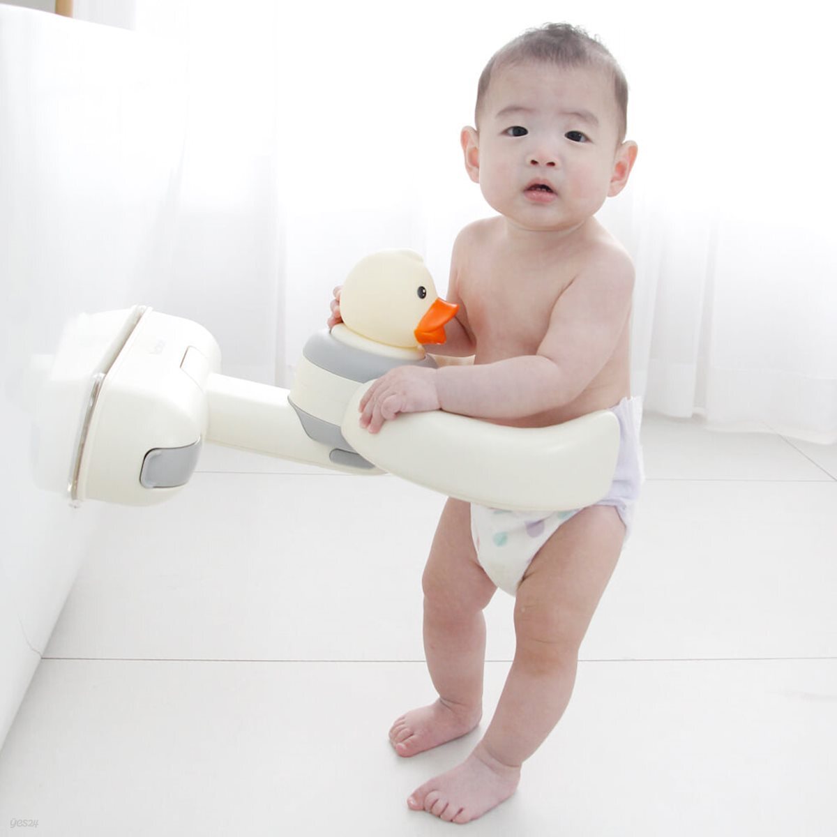 예꼬맘 아기 샤워 목욕 핸들 / 목욕 붙이는 흡착식 부착식 기저귀갈이대 휴대용